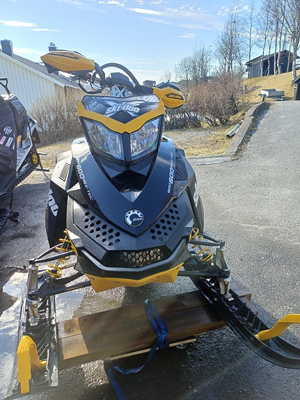 Ski-doo Summit SP 2 of 9
