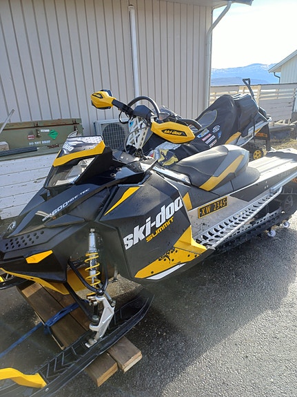 Ski-doo Summit SP 3 of 9