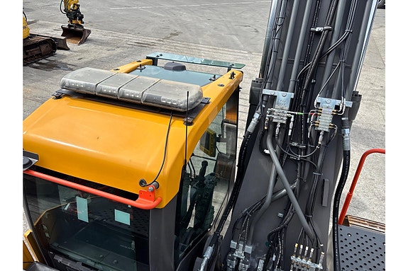 Volvo EC250EL 28 of 30