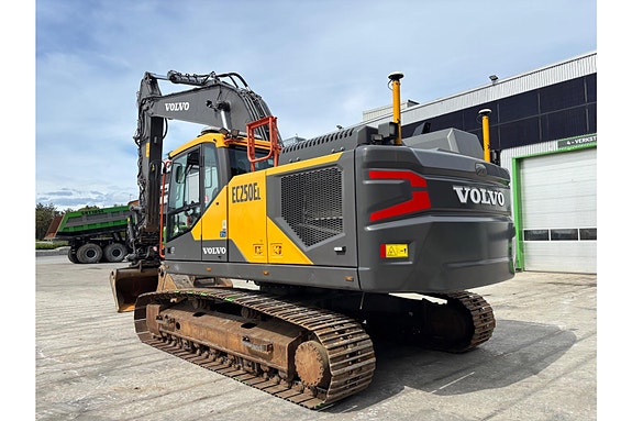 Volvo EC250EL 2 of 30