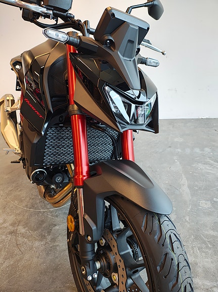 Honda CB750 Hornet 5 of 5