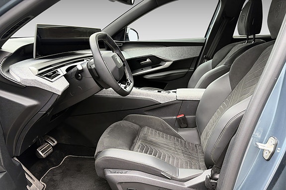 Peugeot e-5008 11 of 25