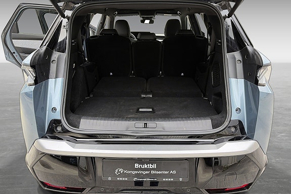 Peugeot e-5008 17 of 25