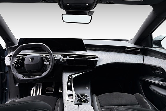 Peugeot e-5008 14 of 25