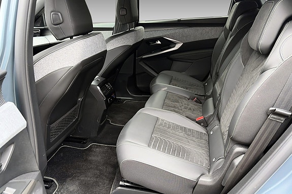 Peugeot e-5008 12 of 25