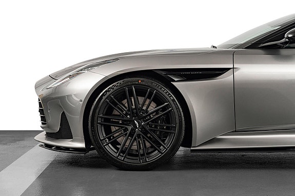 Aston Martin DB12 10 of 30