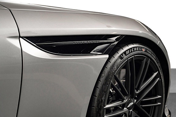 Aston Martin DB12 18 of 30