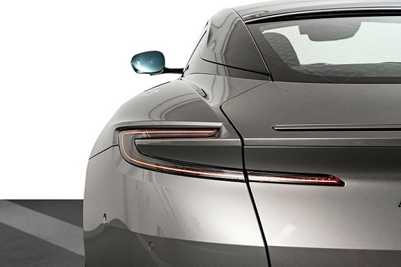 Aston Martin DB12 14 of 30