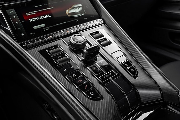 Aston Martin DB12 28 of 30