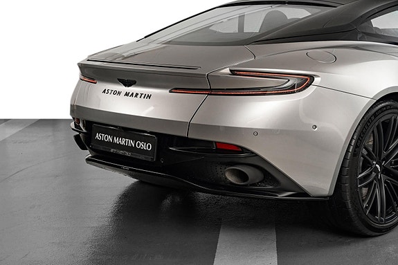 Aston Martin DB12 12 of 30