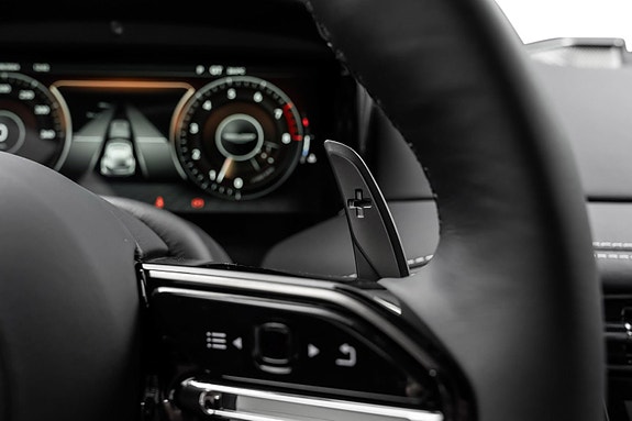 Aston Martin DB12 25 of 30