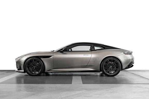 Aston Martin DB12 4 of 5