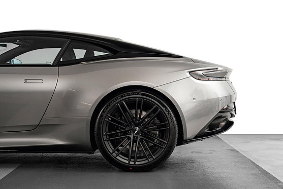 Aston Martin DB12 11 of 30