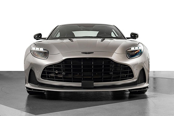 Aston Martin DB12 6 of 30