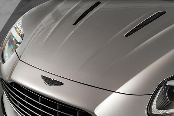 Aston Martin DB12 8 of 30