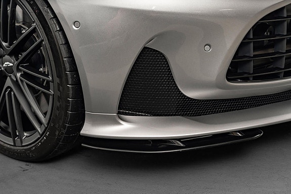 Aston Martin DB12 9 of 30