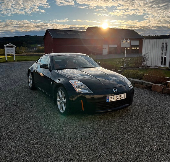 Nissan 350 Z 3 of 5