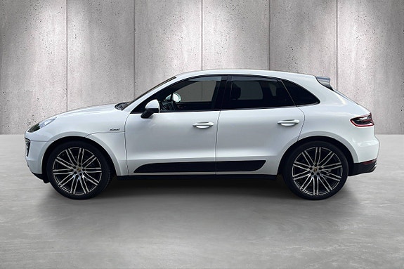 Porsche Macan 4 of 5