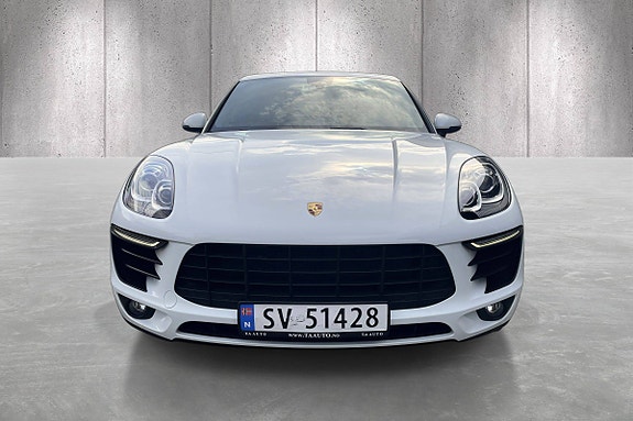 Porsche Macan 2 of 5