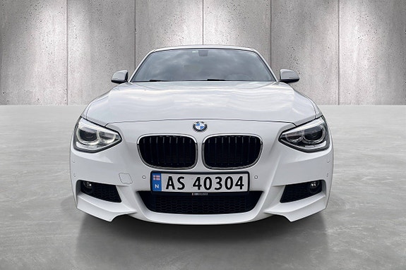 BMW 118d 2 of 5