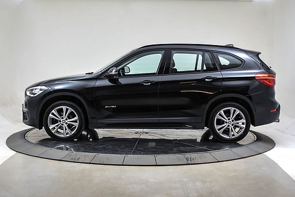 BMW X1 3 of 5