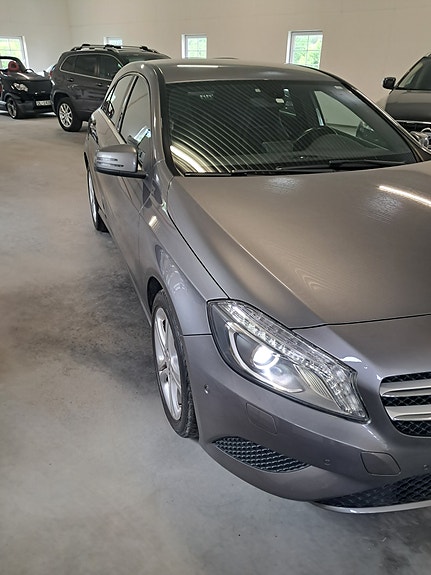 Mercedes-Benz A200 3 of 5