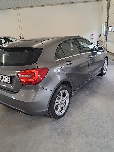 Mercedes-Benz A200 4 of 5