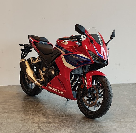 Honda CBR500R 2 of 5