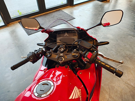 Honda CBR500R 4 of 5