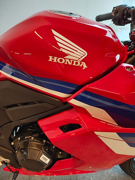 Honda CBR500R 3 of 5