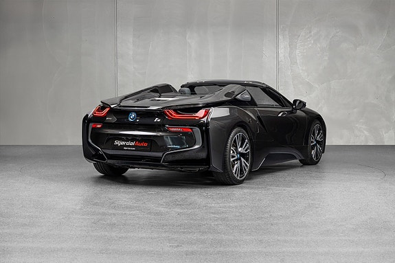 BMW i8 10 of 30
