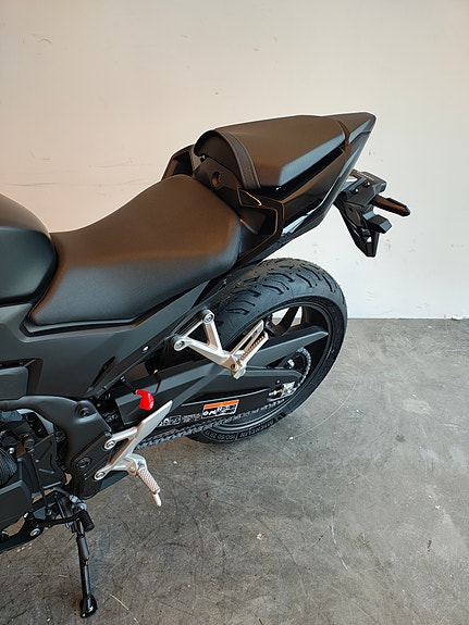 Honda CBR500R 4 of 5