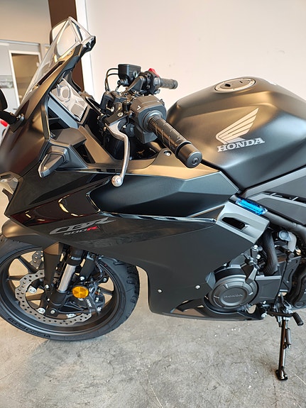 Honda CBR500R 3 of 5