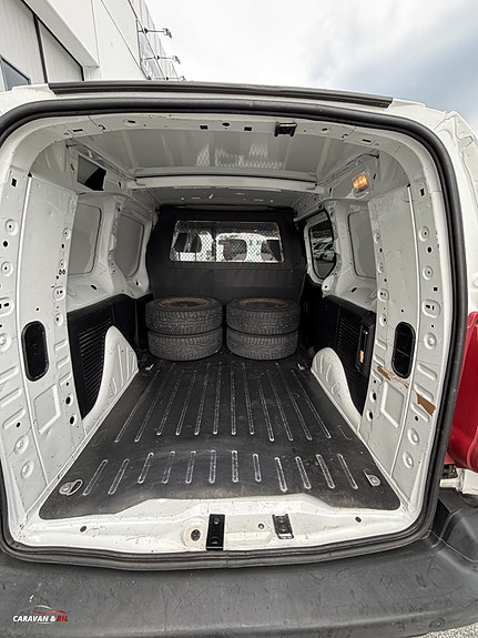 Peugeot Partner 12 of 17