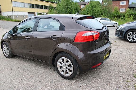 Kia Rio 8 of 23