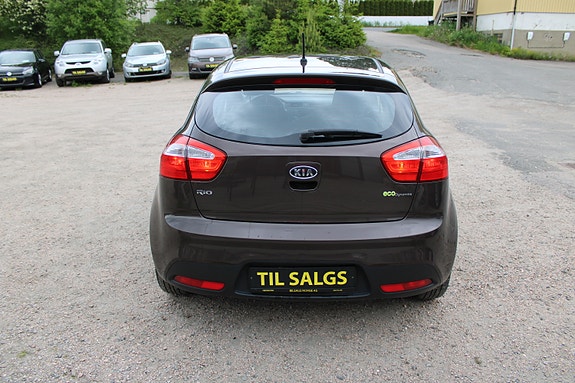 Kia Rio 7 of 23