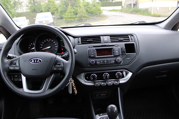 Kia Rio 9 of 23