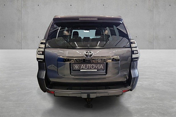 Toyota Land Cruiser 5 of 5