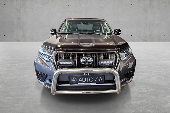 Toyota Land Cruiser 2 of 5
