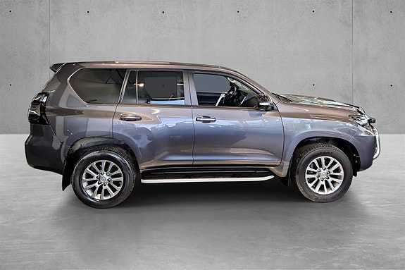 Toyota Land Cruiser 3 of 5