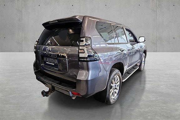 Toyota Land Cruiser 4 of 5