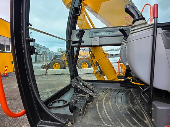 JCB JS 160 LC 9 of 20