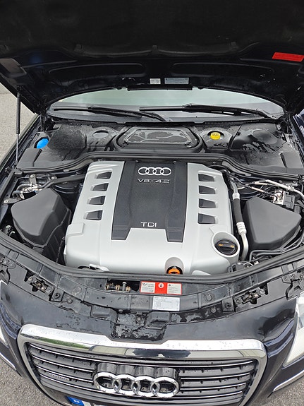 Audi A8 9 of 12