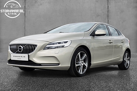 Volvo V40 2 of 5