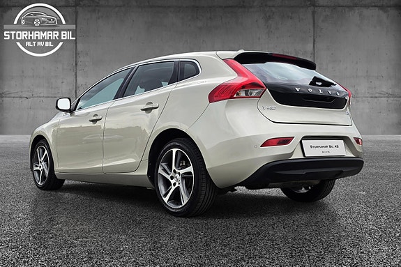 Volvo V40 4 of 5
