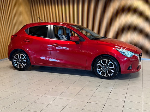 Mazda 2 3 of 5