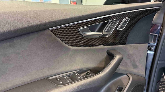 Audi SQ8 14 of 30