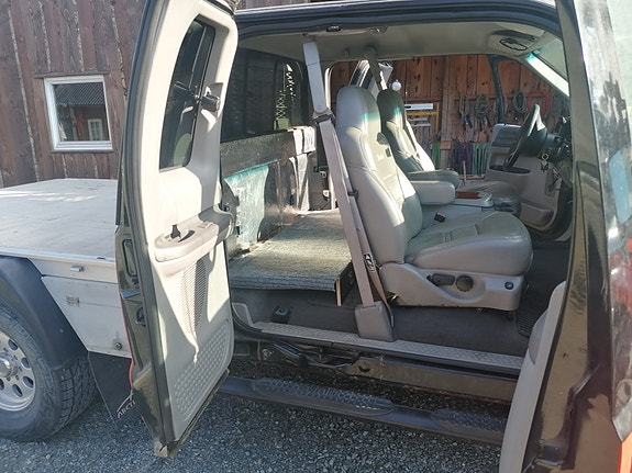 Ford F-250 29 of 30