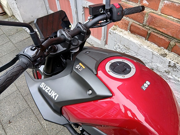 Suzuki GSX-8S SOMMERTILBUD 4 of 5