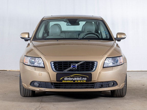 Volvo S40 2 of 5